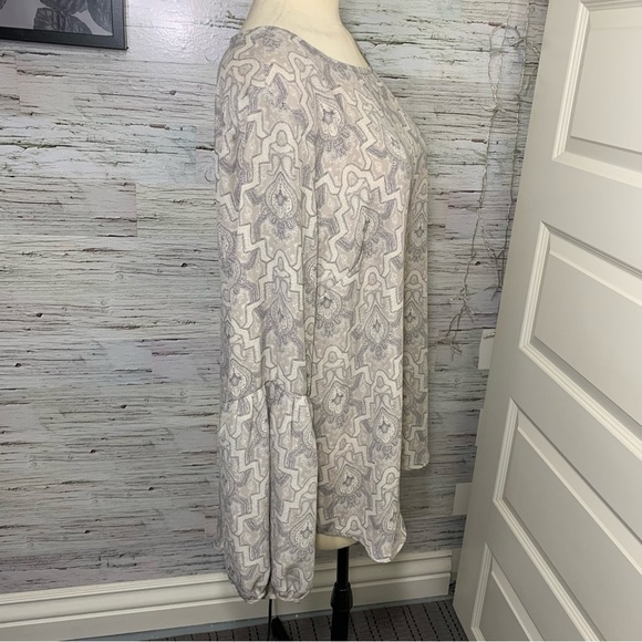 Violet + Claire Tan Crepe Blouse Paisley Print Long Sleeves Key Hole Top Sz L - Picture 5 of 12